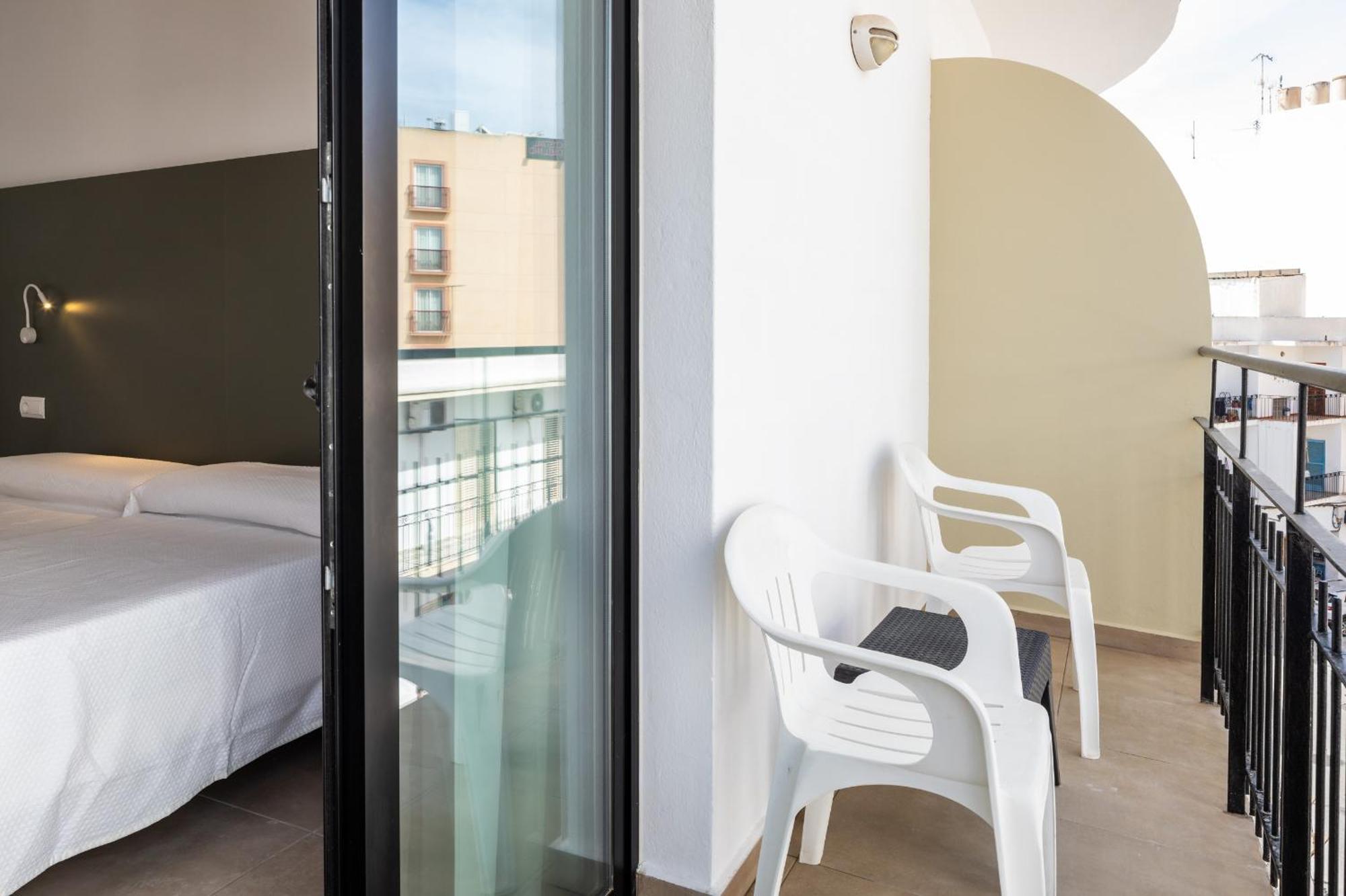 Hostal Alicante Сан-Антонио-Абад Экстерьер фото