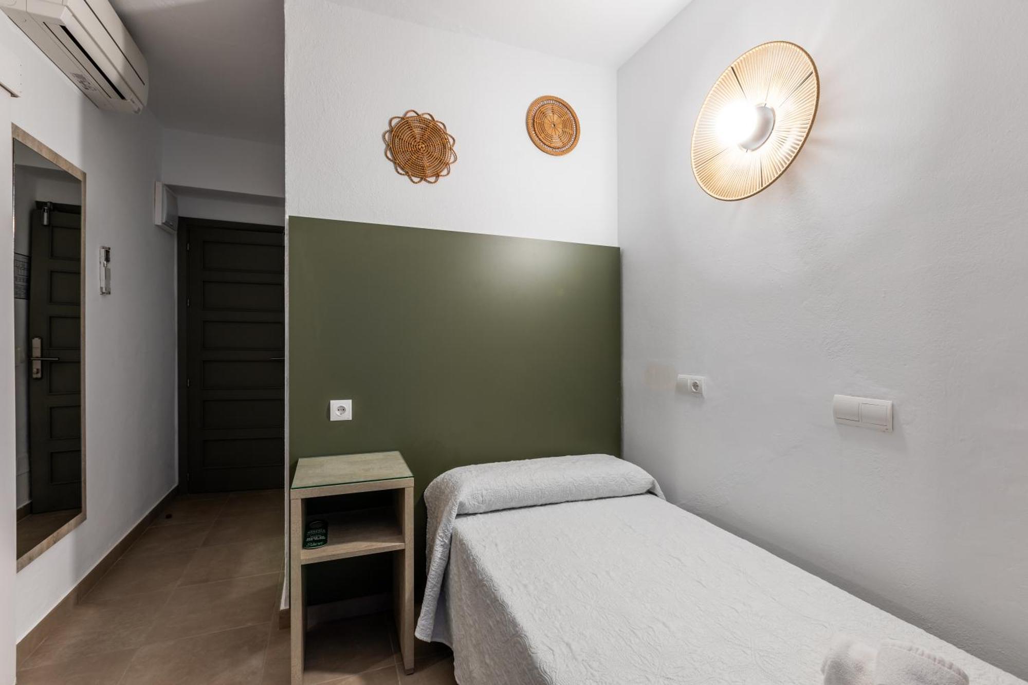 Hostal Alicante Сан-Антонио-Абад Экстерьер фото