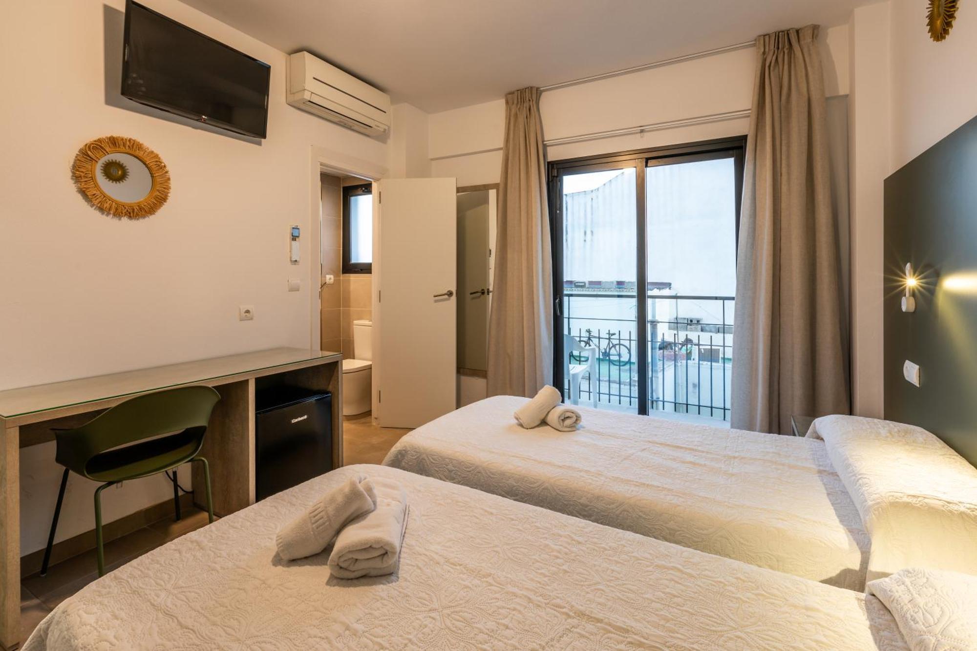 Hostal Alicante Сан-Антонио-Абад Экстерьер фото