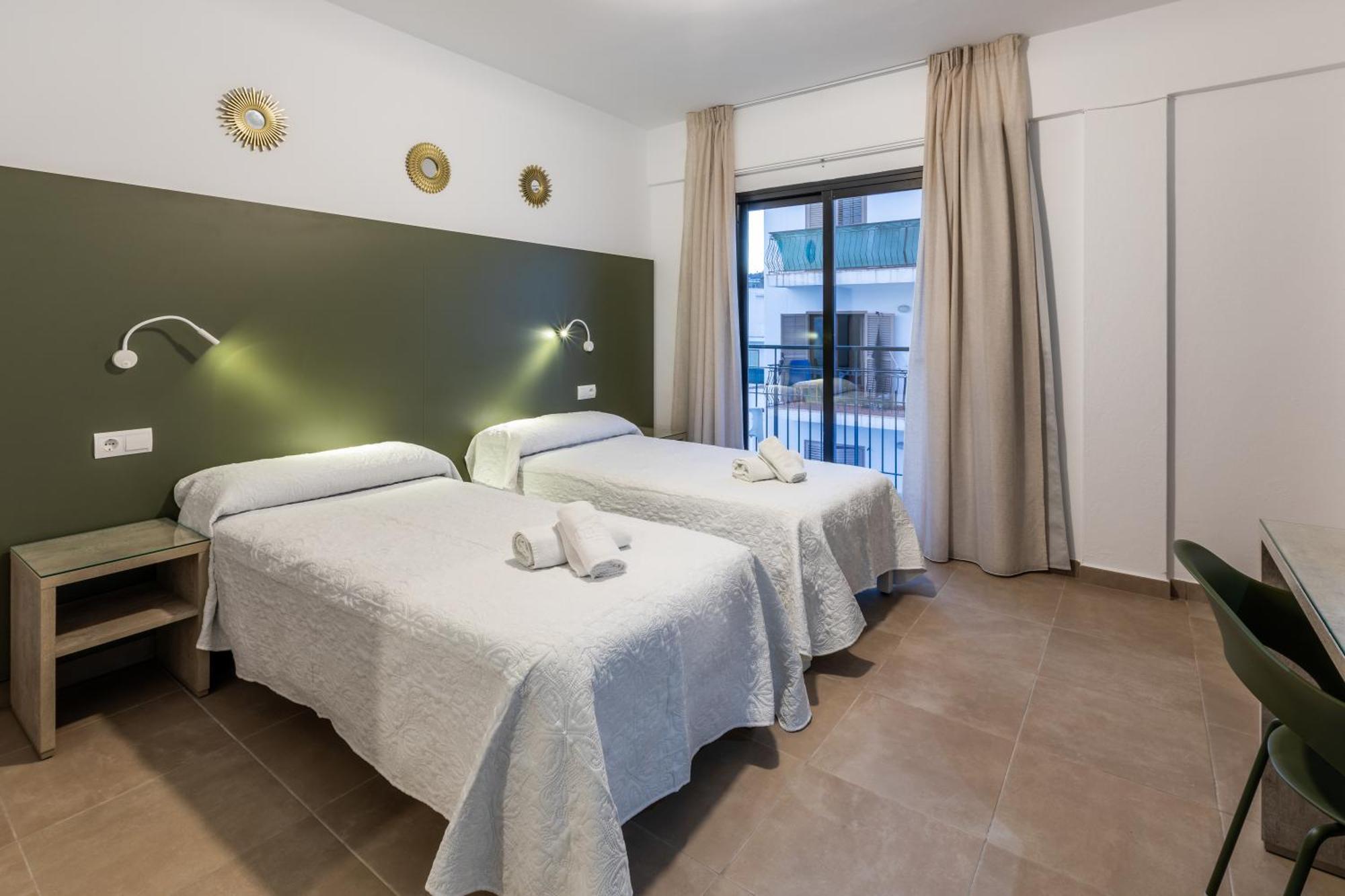 Hostal Alicante Сан-Антонио-Абад Экстерьер фото